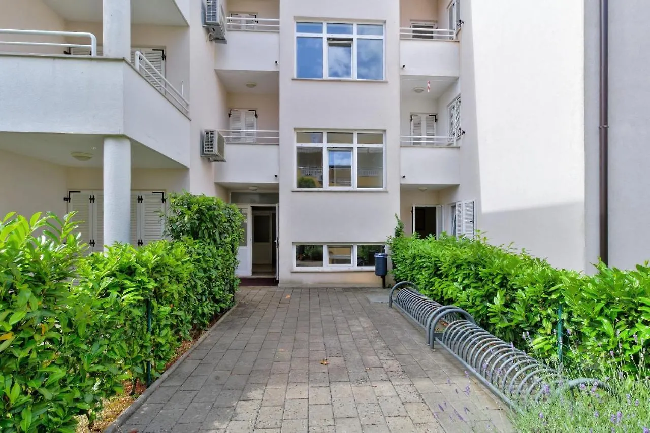Apartments Flavia With Seaview Zambratija