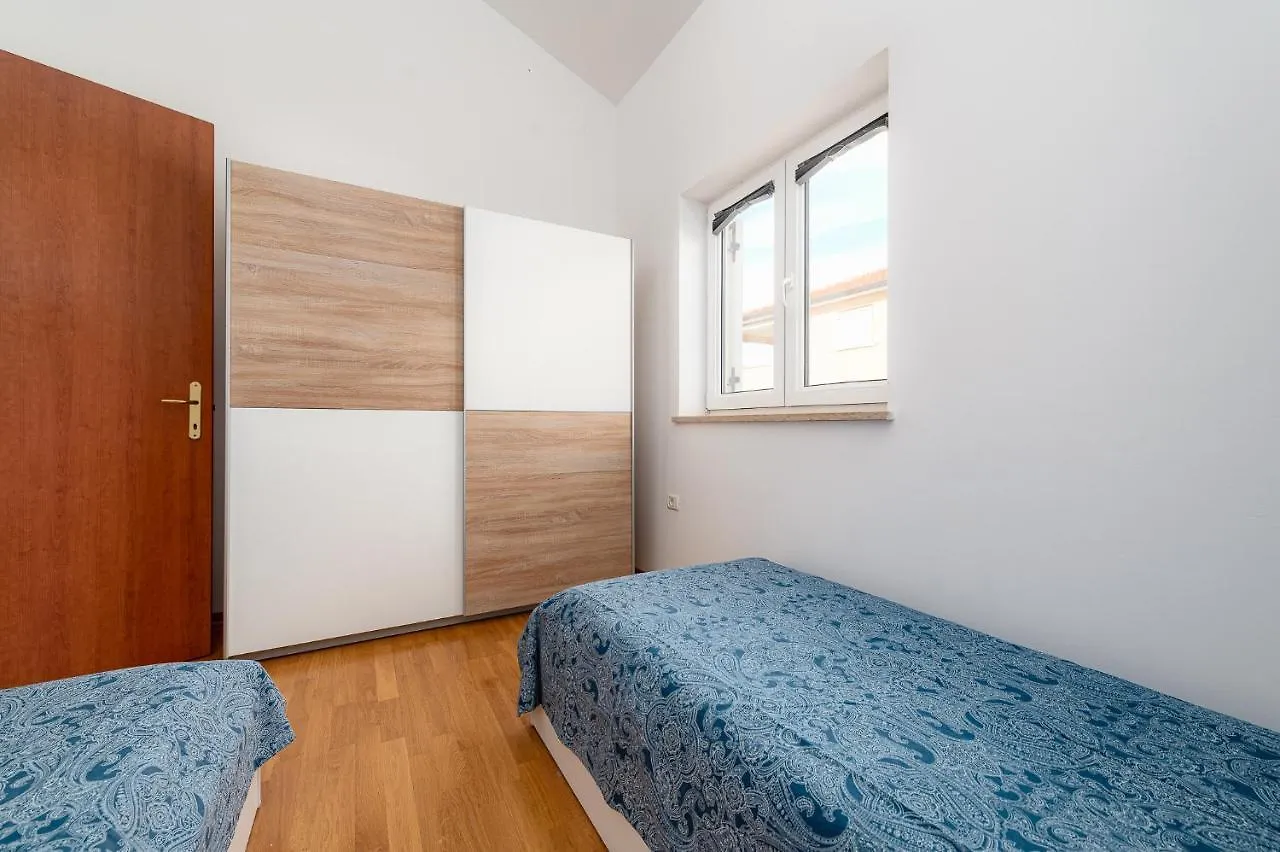Apartment Flavia 1 Near The Beach, With Seaview In Umag - Zambratija