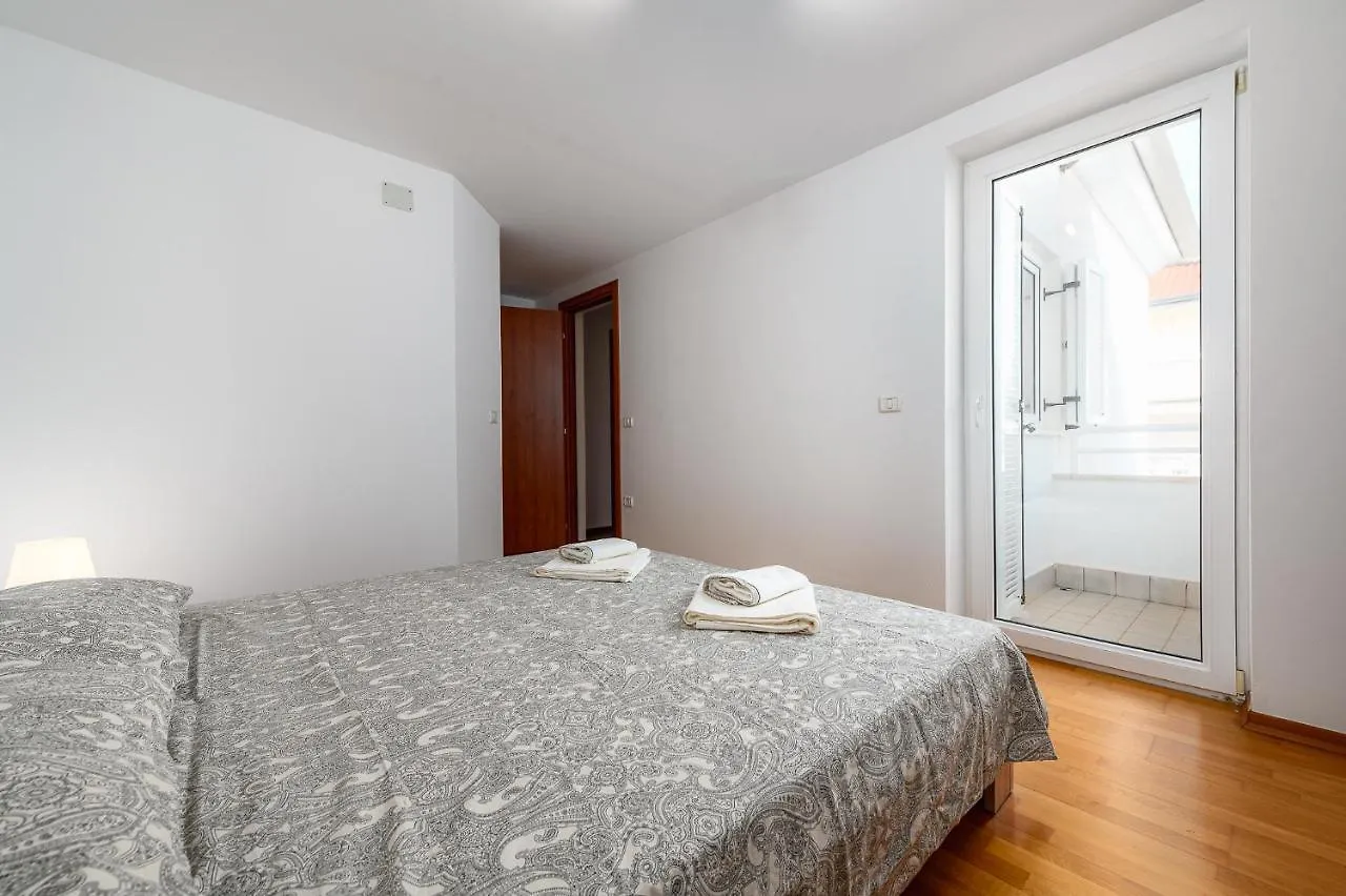 Apartment Flavia 1 Near The Beach, With Seaview In Umag - Zambratija 0*, Zambratija (Istria)
