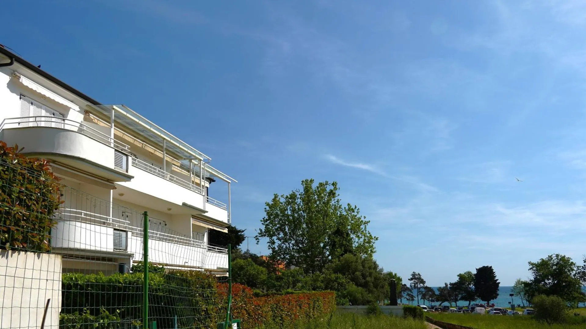 Apartments Flavia With Seaview Zambratija